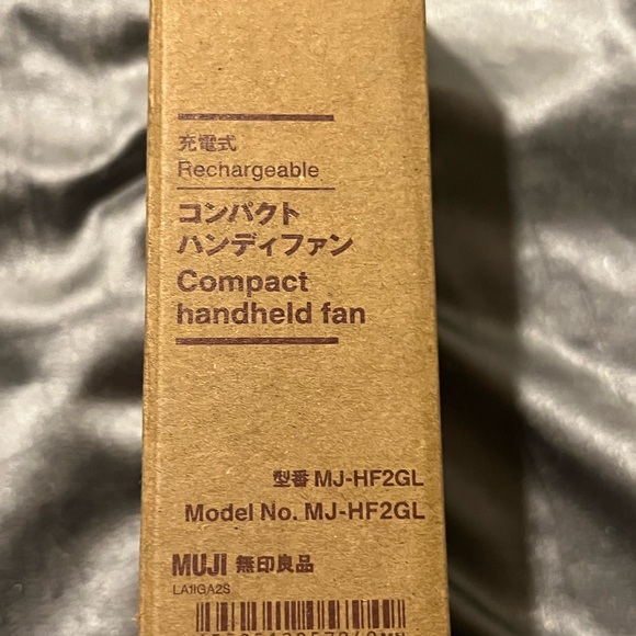 Compact White Handheld Fan - Picture 3 of 4